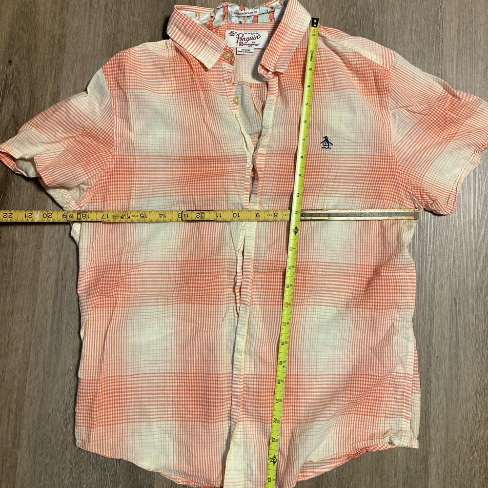 Ultra lightweight Penguin by Munsingwear button up short sleeve size M